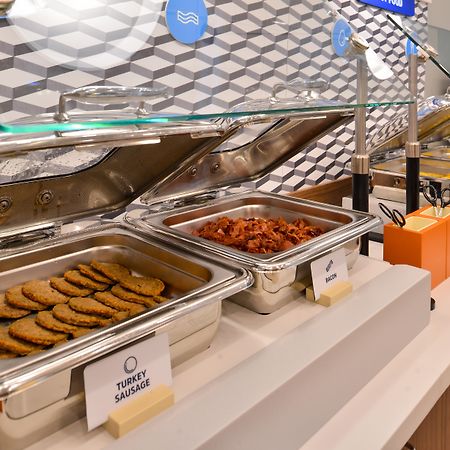 克米特智选假日套房酒店 外观 照片